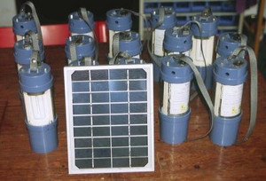 Solarlampen sind eine wertvolle Bereicherung des Alltags in den nicht an die Elektrizität angeschlossenen Regionen Westpapua.